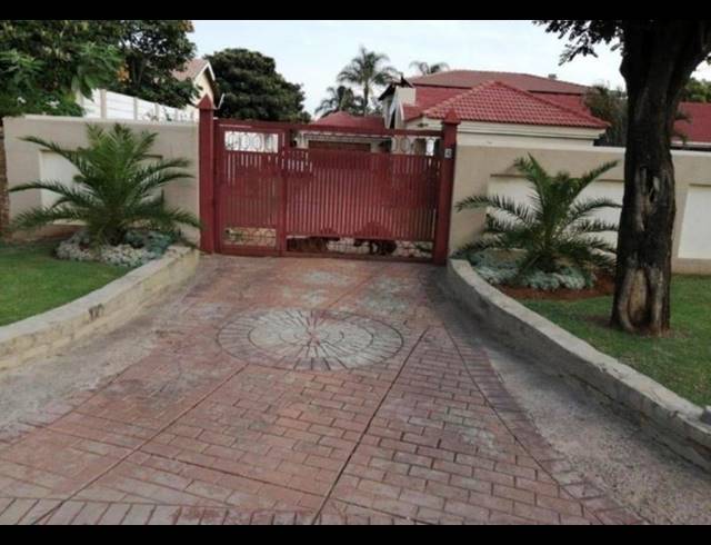 7 BEDROOM HOUSE FOR SALE IN CLAYVILLE